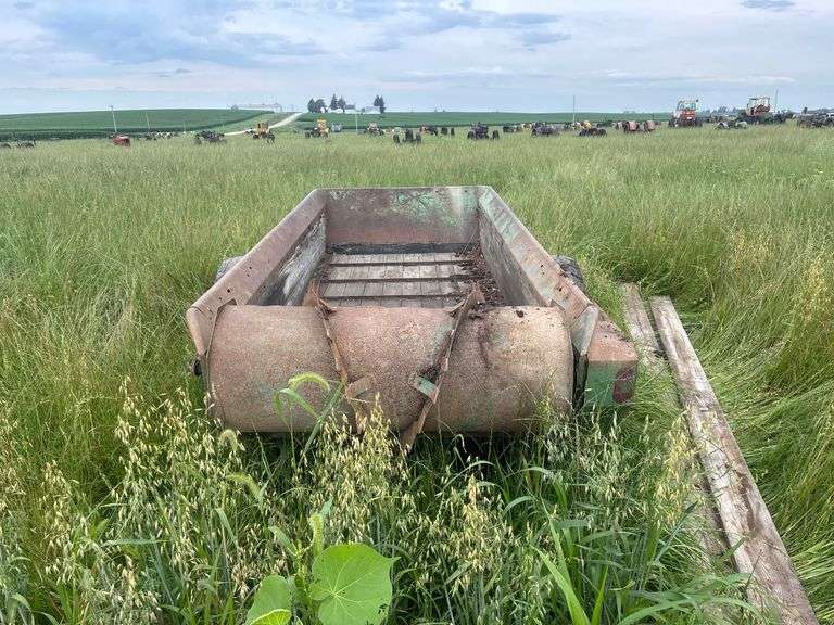 John Deere 34 Manure Spreader image