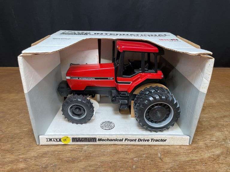 1/16 Case-IH Magnum 7140 NIB Ertl image
