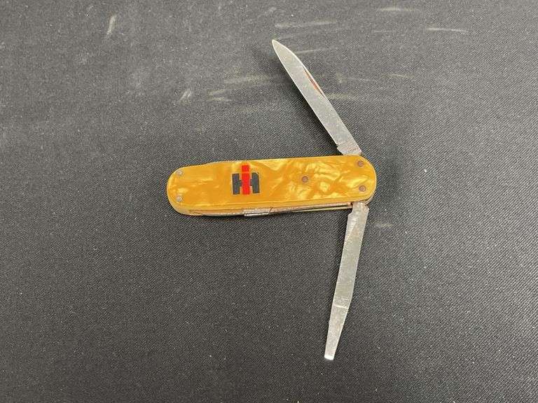 IH Pocket Knife