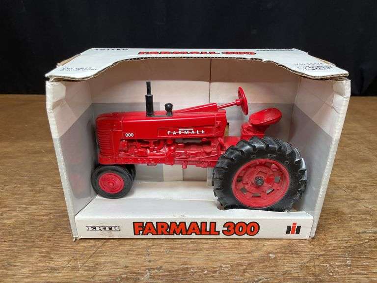 1/16 Farmall 300 NIB Ertl image