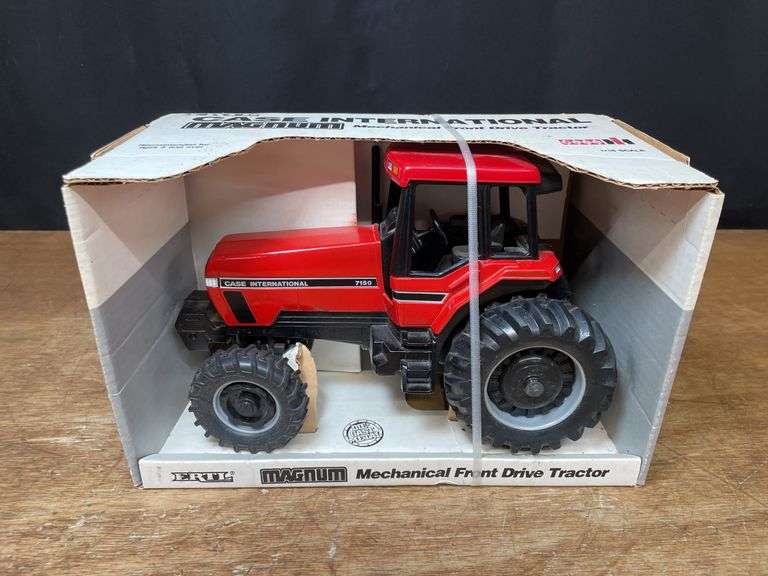 1/16 Case-IH Magnum 7150 NIB Ertl image