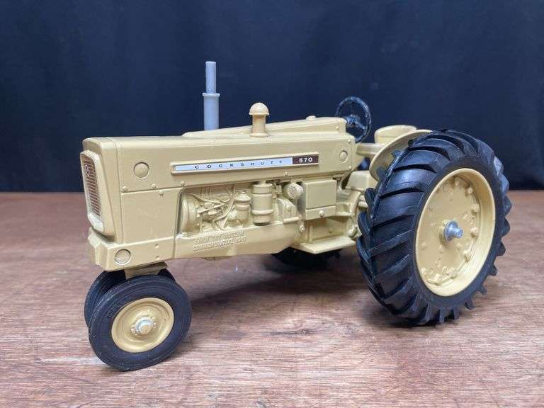 1/16 Cockshutt 570 1987 NFTM Ertl