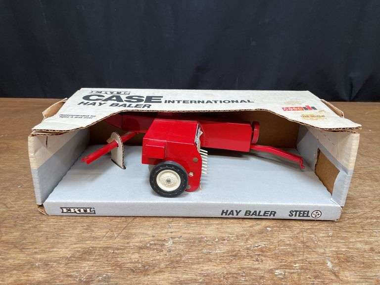 1/16 Case-IH Baler NIB Ertl image