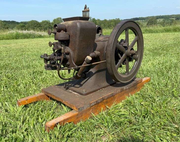 Nice original IH Mogul 1.5hp image