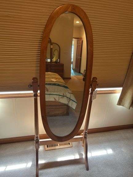 Standing Mirror image