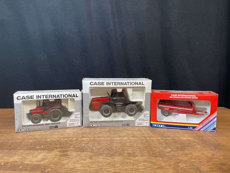 (3) 1/32 Case-IH Tractors + Spreader NIB Ertl image