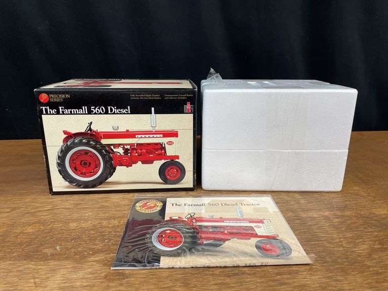 1/16 Farmall 560 Precison NIB Ertl image