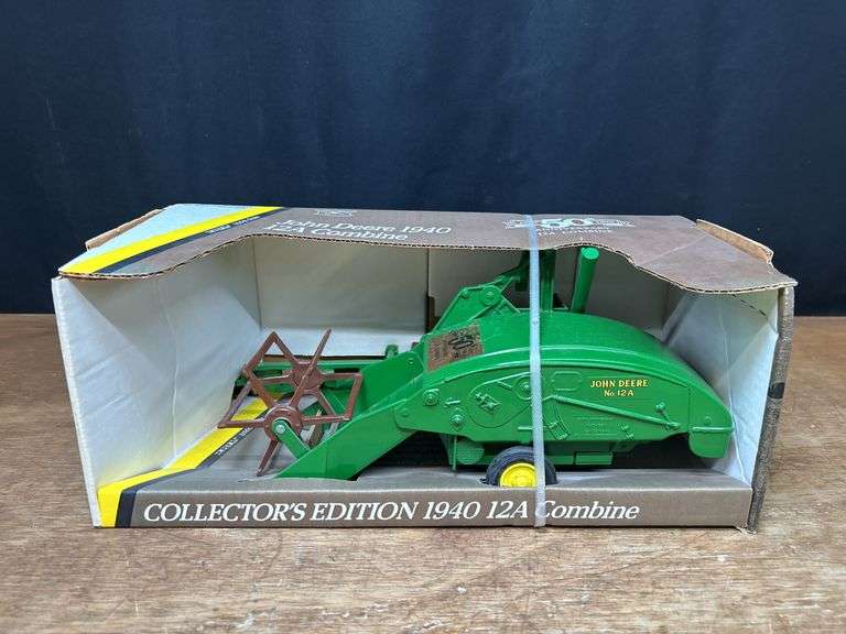 1/16 John Deere 12A Combine Collector NIB Ertl image
