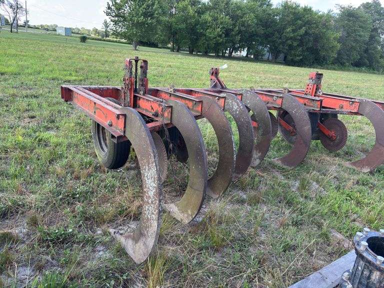 8 Shank 3-pt ripper.