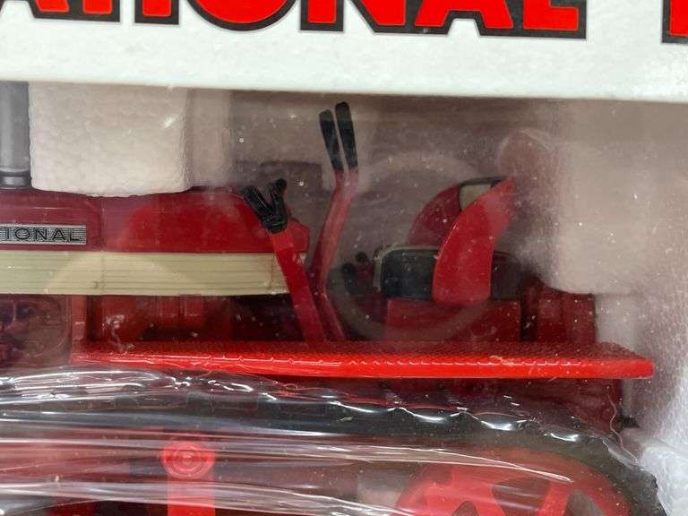 1/16 IH T-340 Crawler NIB Ertl