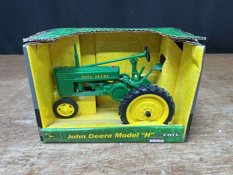1/16 John Deere H NIB Ertl image
