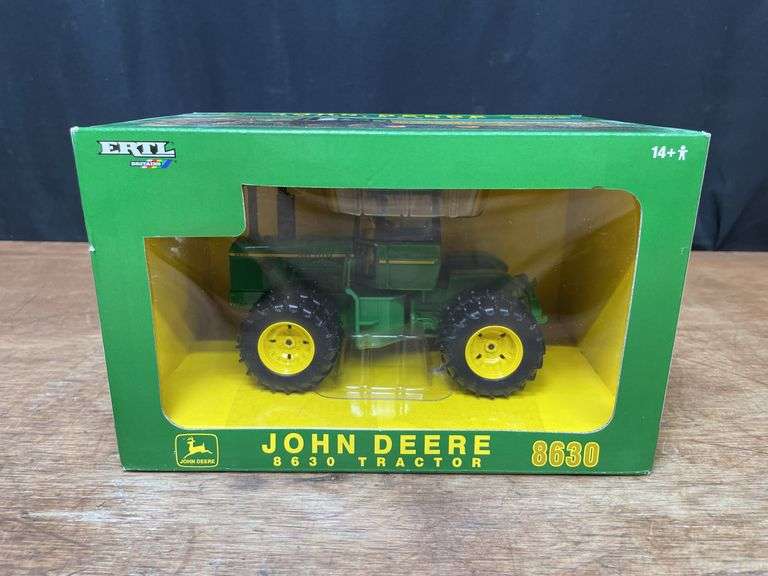 1/32 John Deere 8630 2007 Plow City NIB Ertl image