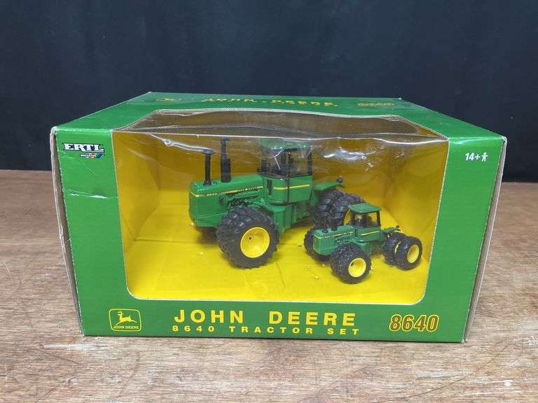 1/32 + 1/64 John Deere 8640 2008 Plow City NIB Ertl image