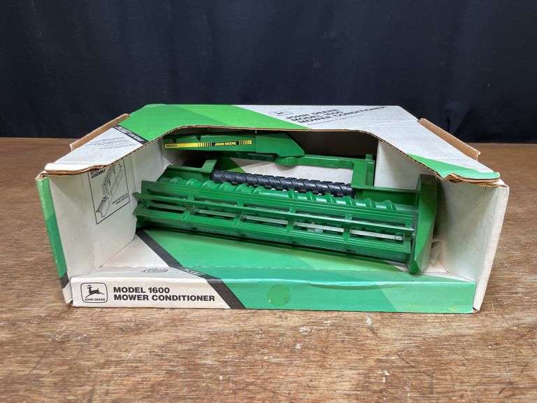 1/16 John Deere 1600 Mower Conditioner NIB Ertl image