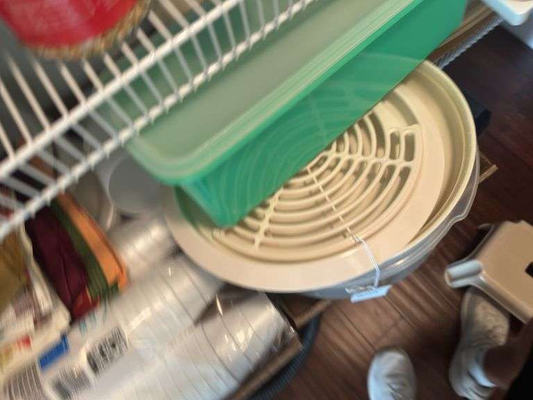Assorted Tupperware/Plastic Containers