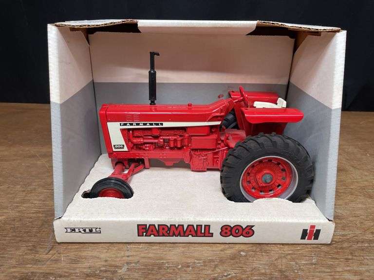 1/16 Farmall 806 NIB Ertl image