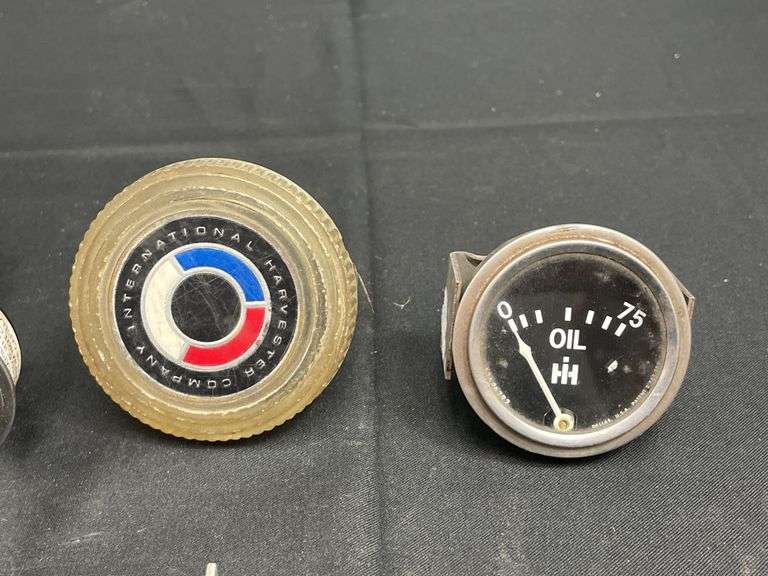 (3) IH Gauges
