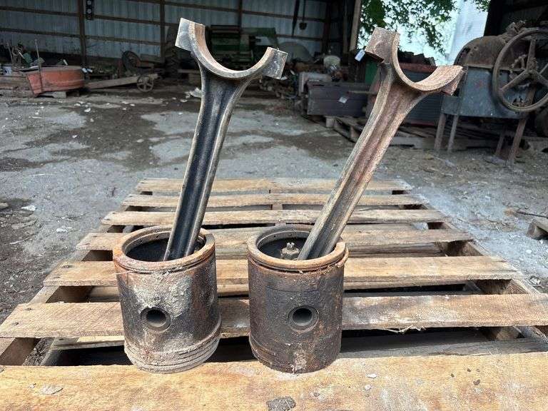 John Deere Model GP Pistons and Rods image