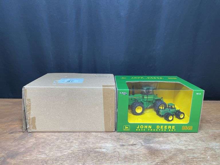 1/32 John Deere 8640 2008 Plow City NIB Ertl image