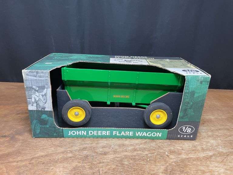1/8 John Deere Flare Box Wagon NIB SM image
