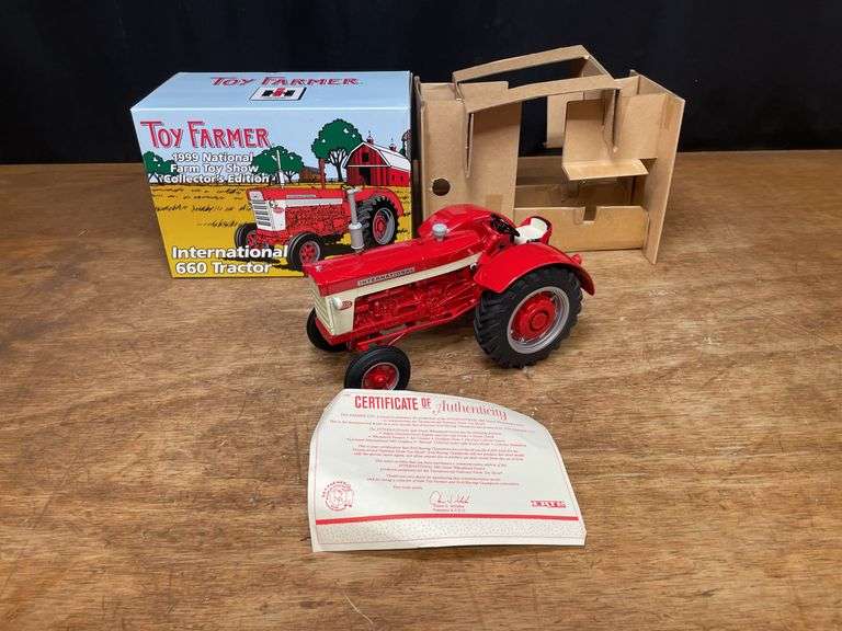 1/16 IH 660 1999 NFTS NIB Ertl image