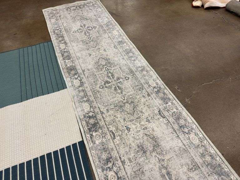 2 Decorative Rugs Blue & White