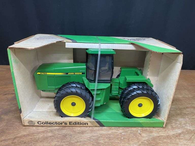 1/16 John Deere 8760 Collector NIB Ertl image