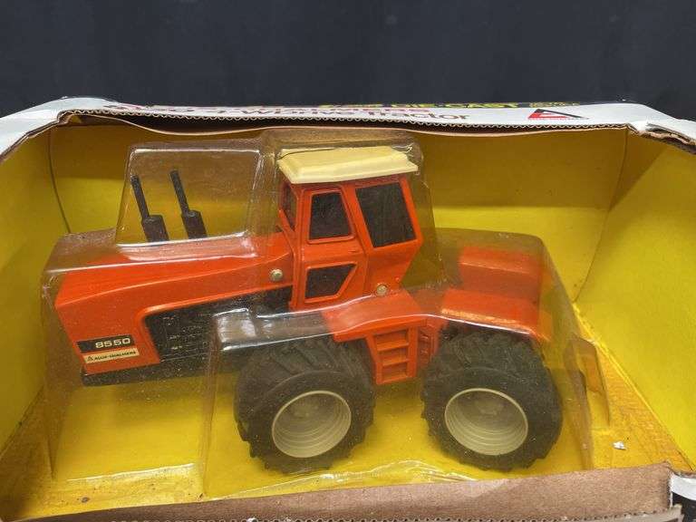 1/32 AC 8550 NIB Ertl