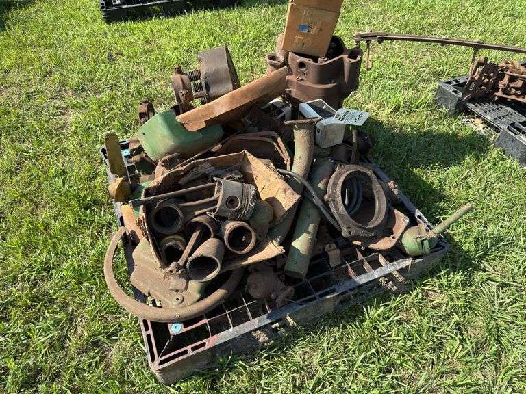 John Deere Two Cylinder Parts Pallet image