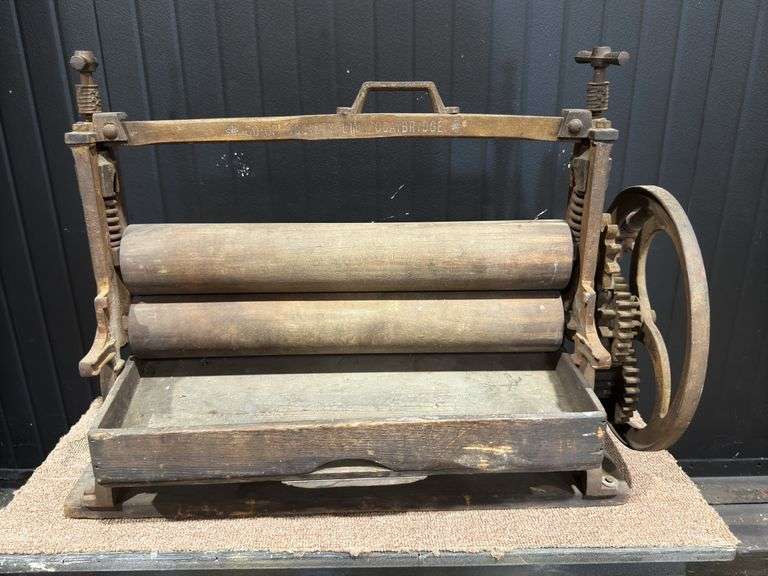 Ewbank "Little Giant" Cast Iron Clothes Mangle/Wringer image
