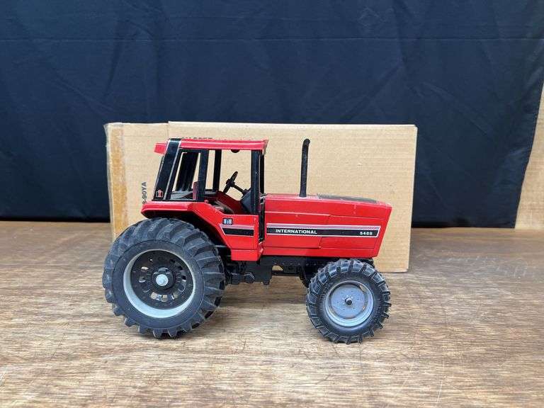 1/16 IH 5488 NIB Ertl image