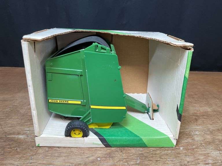 1/16 John Deere Round Baler NIB Ertl image