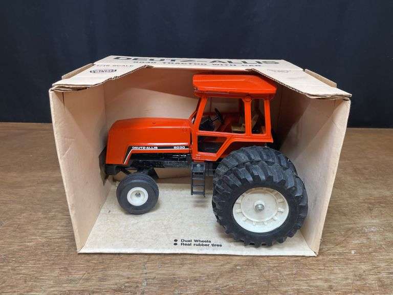 1/16 Deutz-Allis 8030 NIB Ertl image