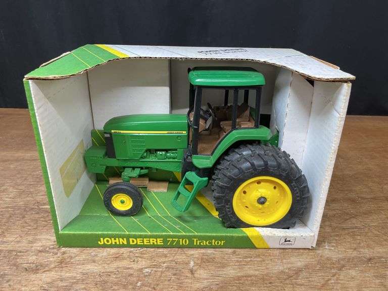 1/16 John Deere 7710 NIB Ertl image