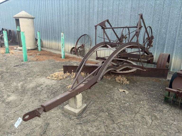 Pull Type Road Grader image
