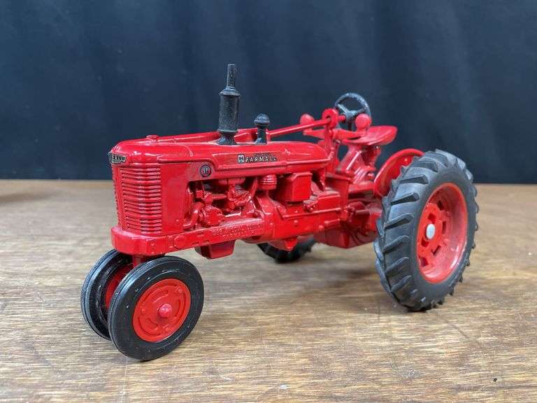 1/16 Farmall H Special Edition NIB Ertl