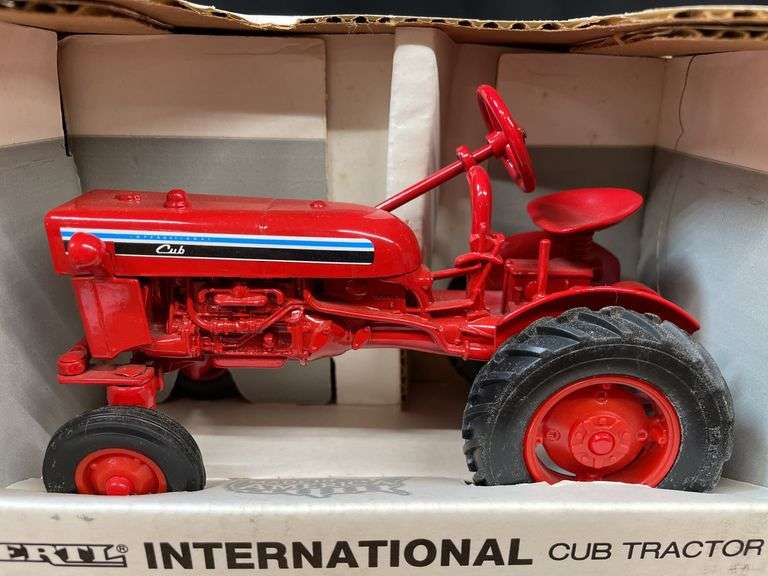 (2) 1/16 IH Farmall Cub NIB Ertl