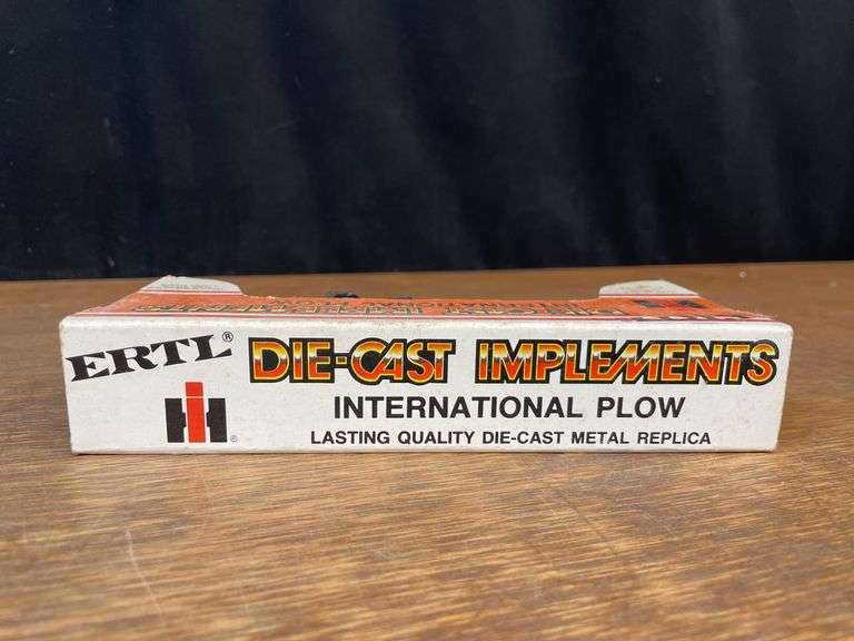 (4) 1/32 IH Implements NIB Ertl