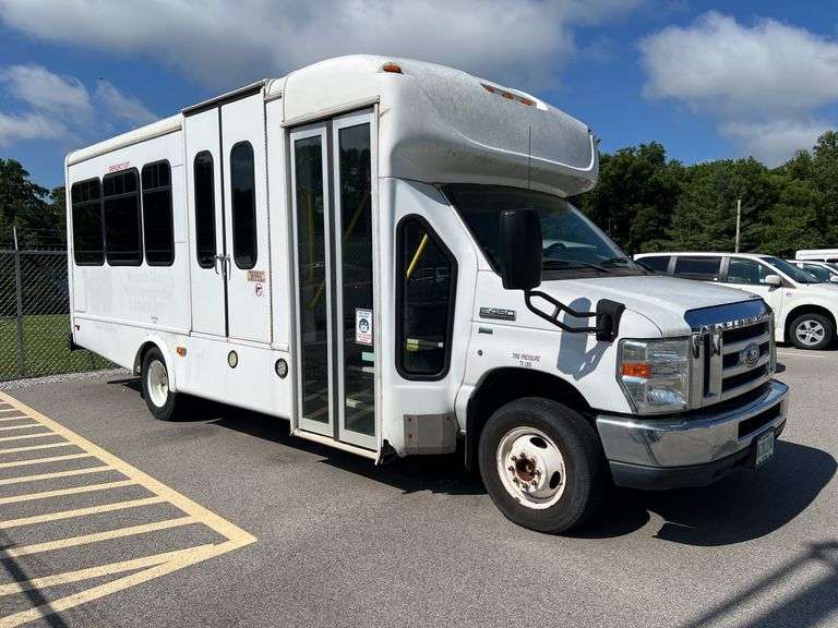 2014 Ford Starcraft E450 Super Duty