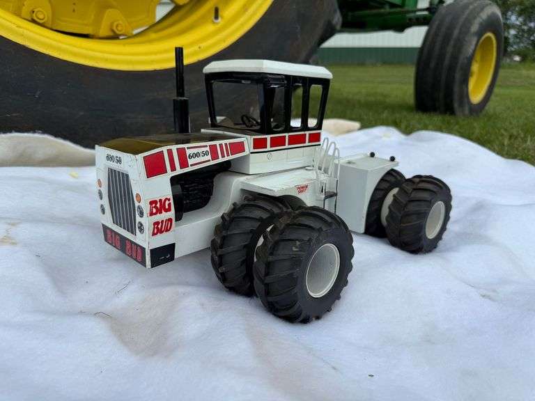 1/16 Scale Big Bud 600/50 image