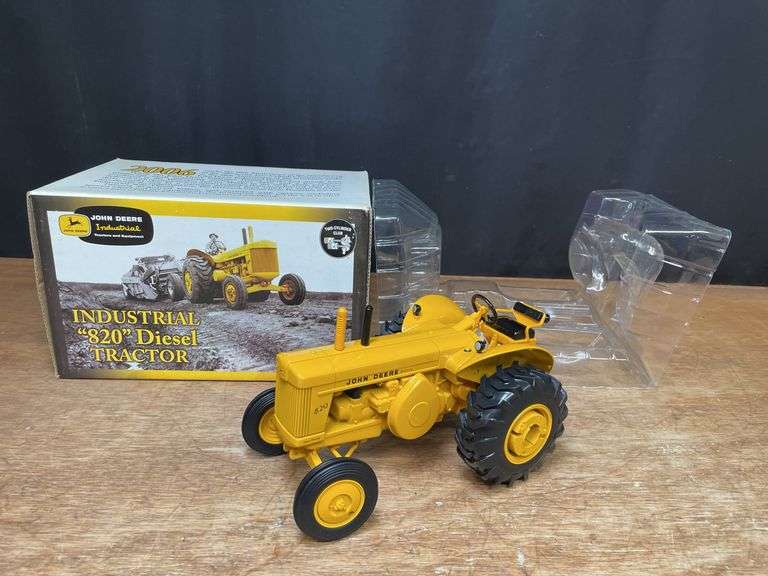 1/16 John Deere 820 Industrial 2 Cylinder NIB Ertl image