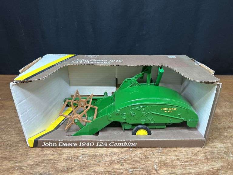 1/16 John Deere 12A Combine NIB Ertl image