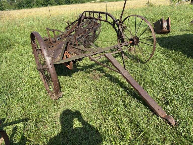 Side Delivery Hay Rake