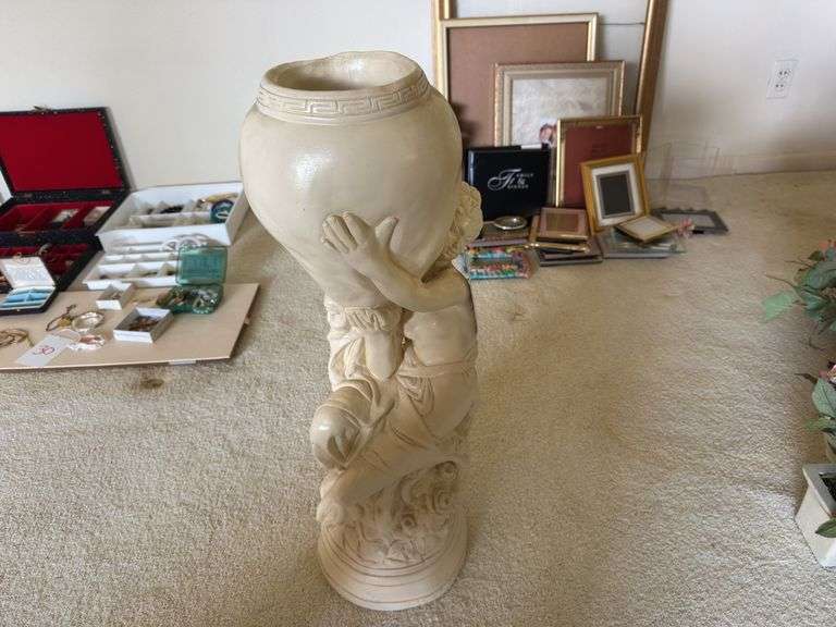 Statue - Women Pot Holding