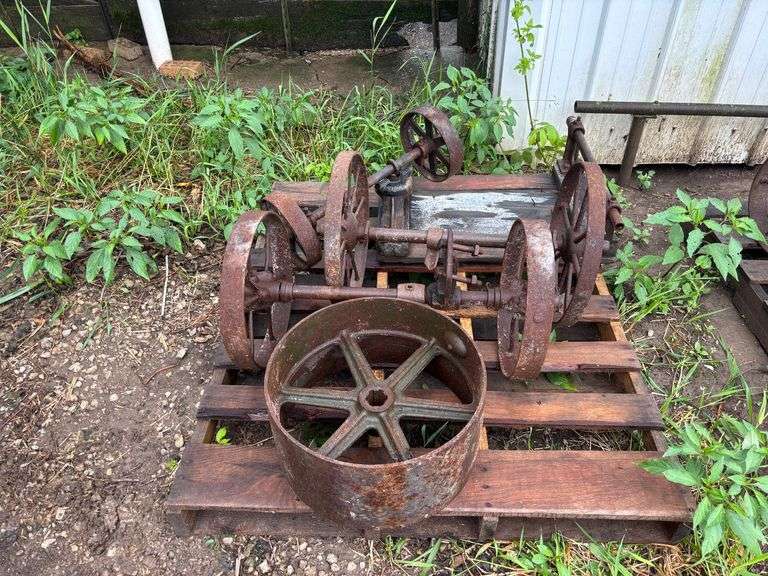 Engine Cart Parts and Belt Pulley image