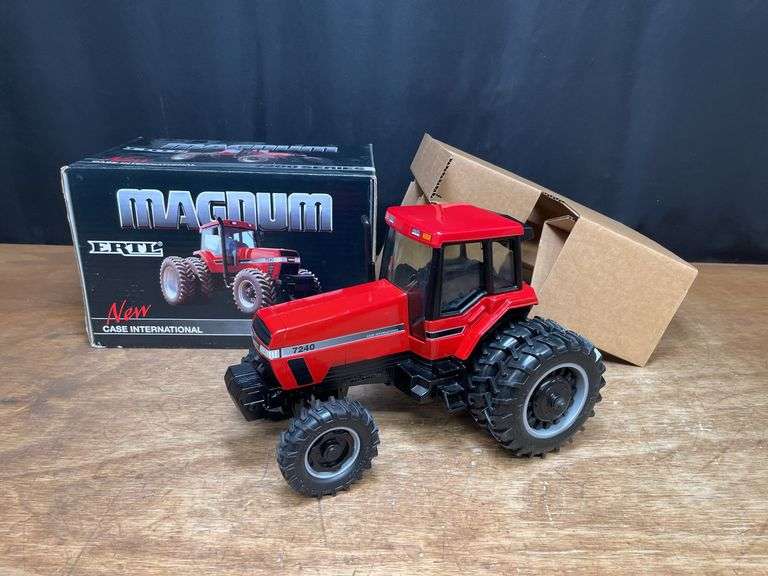 1/16 Case-IH Magnum 7240 Intro NIB Ertl image