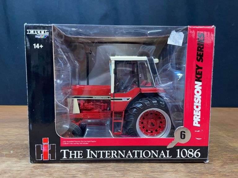 1/16 IH 1086 Precision Key Series NIB Ertl image
