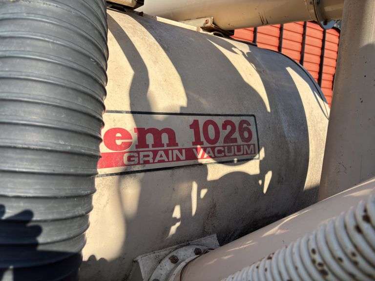 REM 1026 Grain Vacuum