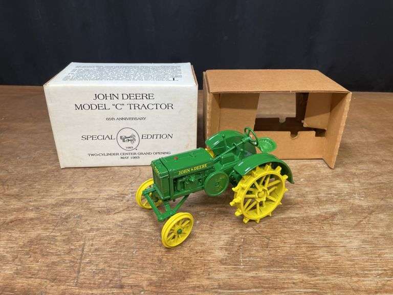 1/16 John Deere C 1993 2 Cylinder NIB Ertl image