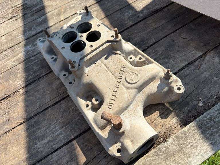 Ford Mustang Carburetor and Intake